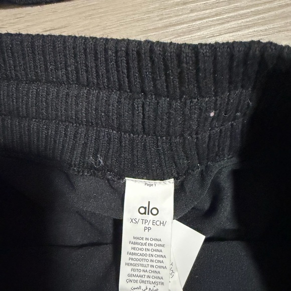 Alo Yoga Scholar Set - Picture 2 of 5